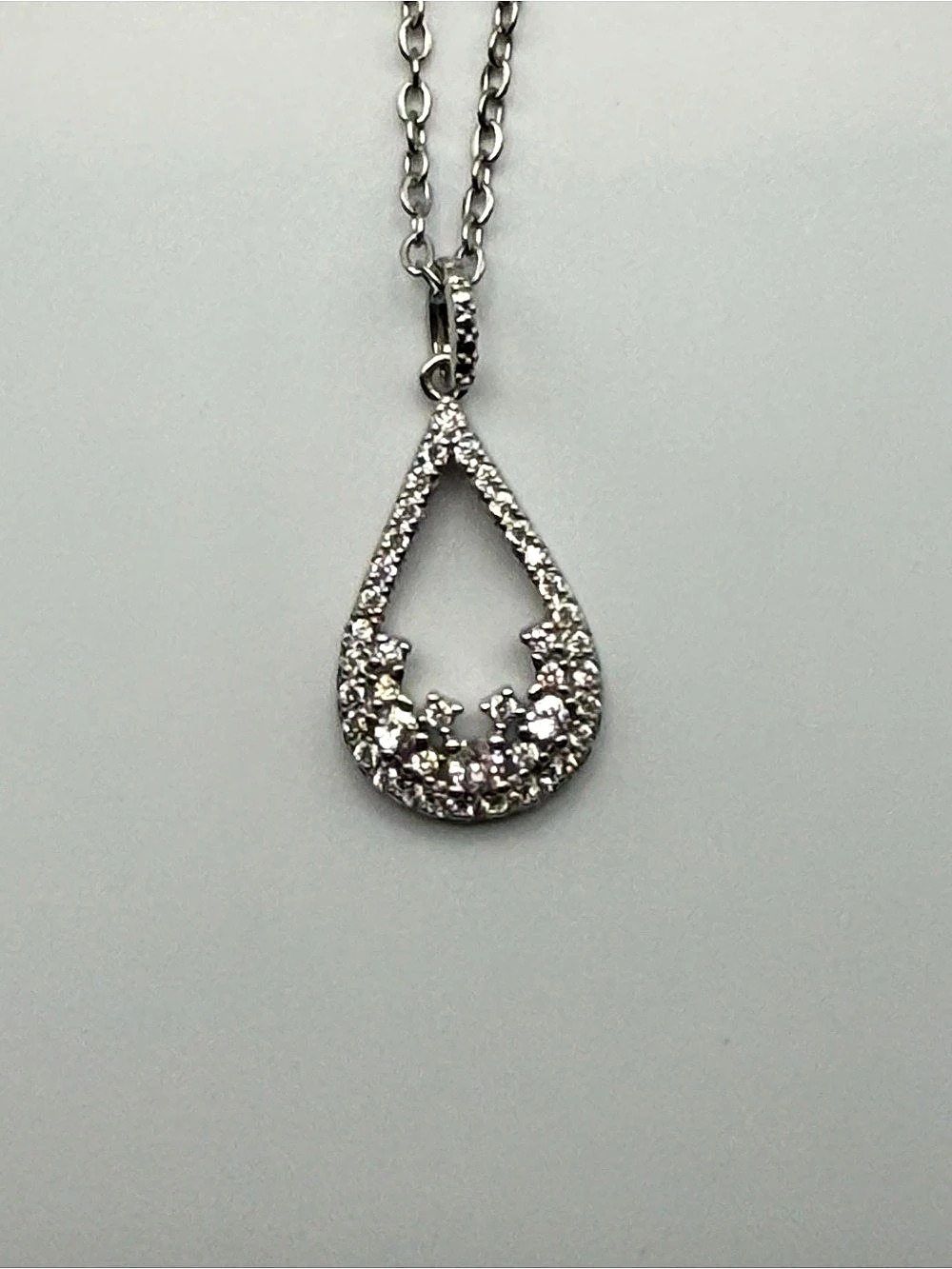 Silver Teardrop Pendant Necklace Like New